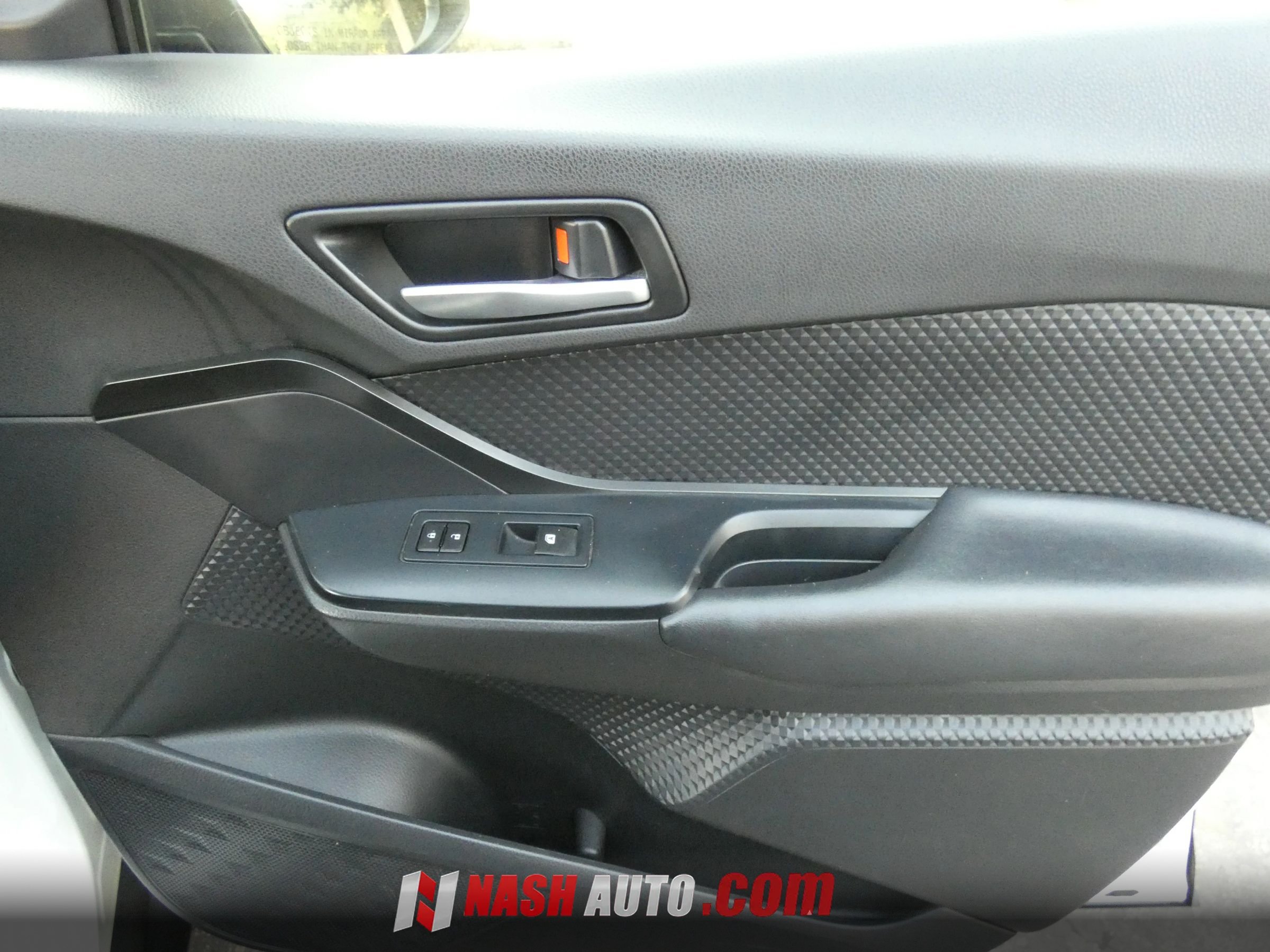 Used 2019 Toyota C-HR LE FWD image 24