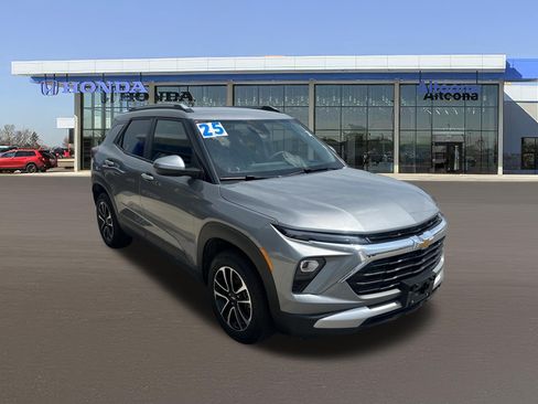 Used 2025 Chevrolet TrailBlazer LT AWD/4WD image 6