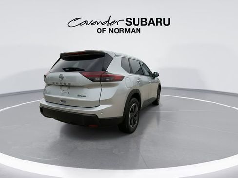 Used 2024 Nissan Rogue SV AWD/4WD image 8