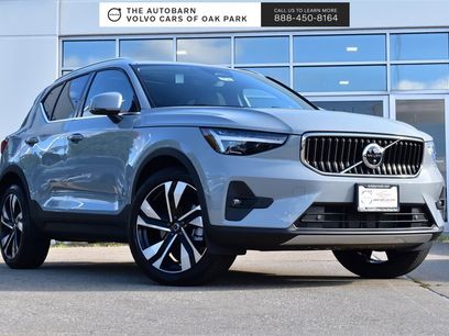 New 2025 Volvo XC40 B5 Plus w/ Climate Package