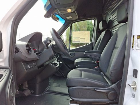 New 2025 Mercedes-Benz Sprinter 2500 image 12