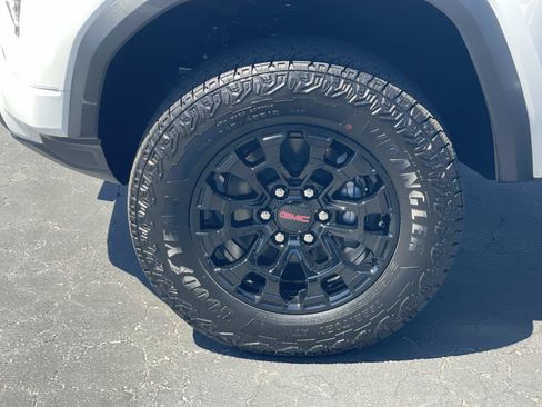New 2026 GMC Canyon Elevation w/ Convenience Package RWD image 30