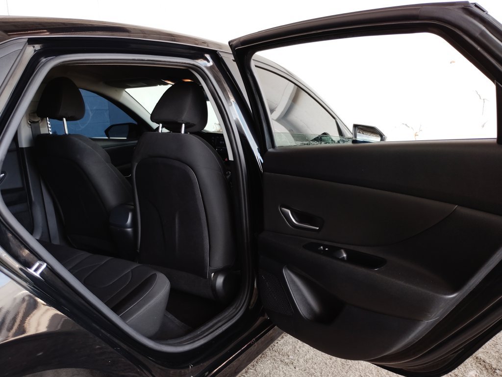 Used 2021 Hyundai Elantra SEL w/ Convenience Package FWD image 16