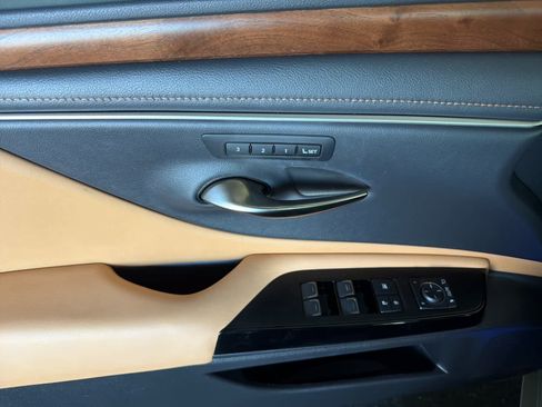 Certified 2024 Lexus ES 300h w/ Premium Package FWD image 12