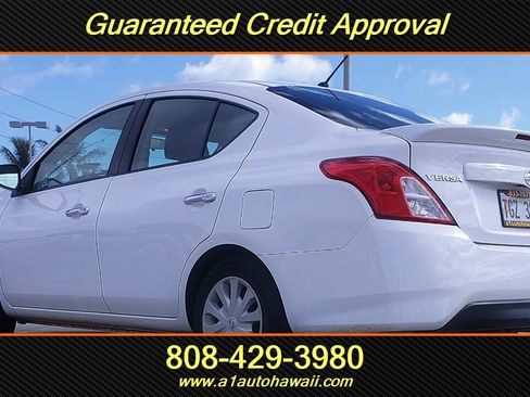 Used 2018 Nissan Versa SV FWD image 3