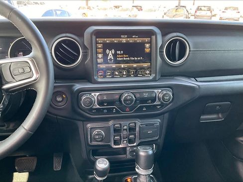 Used 2023 Jeep Wrangler Unlimited Sahara AWD/4WD image 8