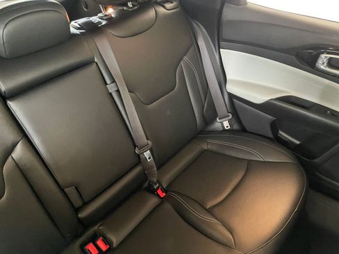 Used 2025 Jeep Compass Limited image 38