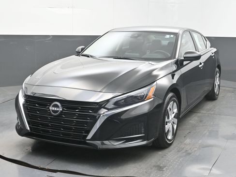 Certified 2025 Nissan Altima 2.5 S FWD image 3