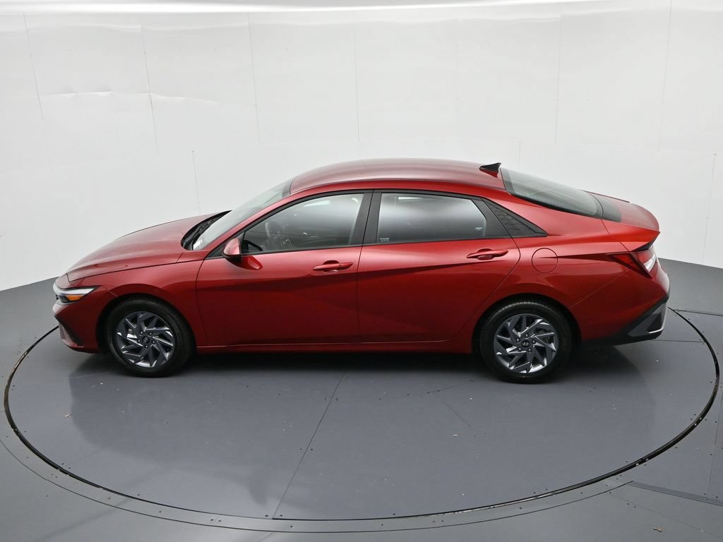 Used 2024 Hyundai Elantra SEL FWD image 18