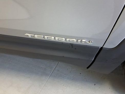 Used 2024 GMC Terrain SLE w/ Driver Convenience Package FWD image 10