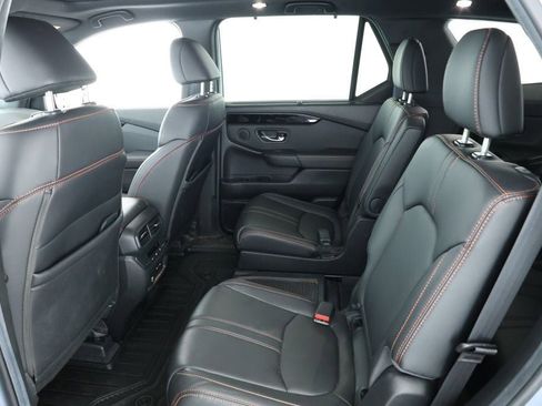 Used 2025 Honda Pilot TrailSport image 19