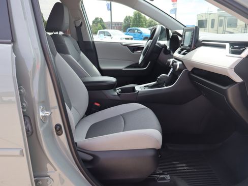 Used 2022 Toyota RAV4 XLE AWD/4WD image 12