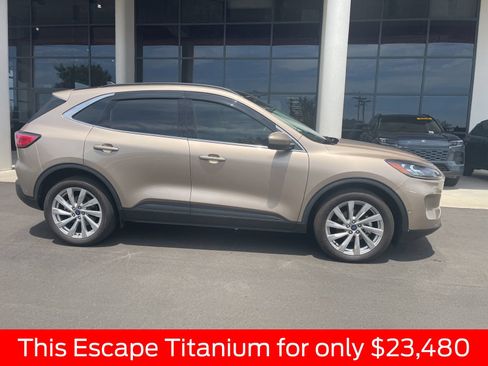Used 2021 Ford Escape Titanium w/ Titanium Elite Package AWD/4WD image 16