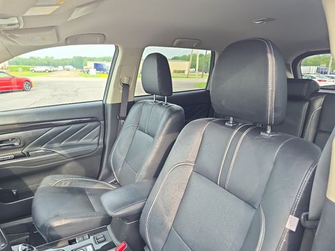 Used 2018 Mitsubishi Outlander SEL AWD/4WD image 13