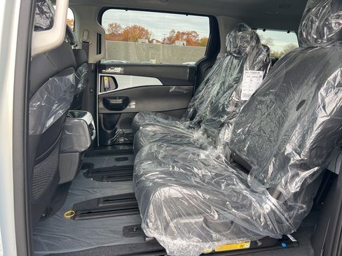 New 2026 Kia Carnival SX image 13