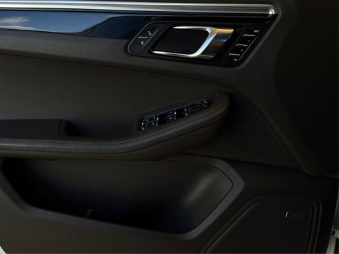 Used 2018 Porsche Macan w/ Premium Package Plus image 20