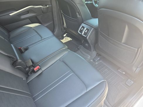 Used 2025 Kia Sorento S w/ Panoramic Sunroof Package FWD image 11
