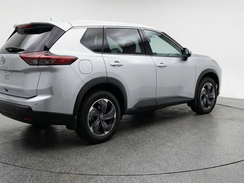 Used 2025 Nissan Rogue SV image 9