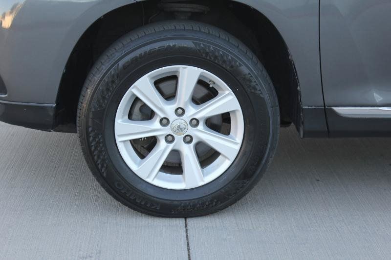 Used 2013 Toyota Highlander 4WD w/ Cold Weather Pkg image 33