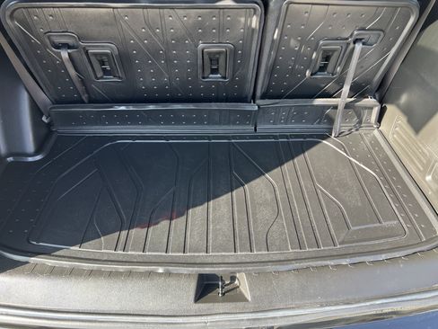 Used 2023 Chevrolet Traverse Premier w/ Redline Edition image 33