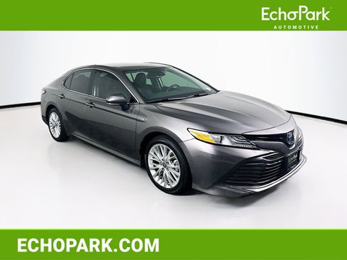 Used 2020 Toyota Camry XLE image 1