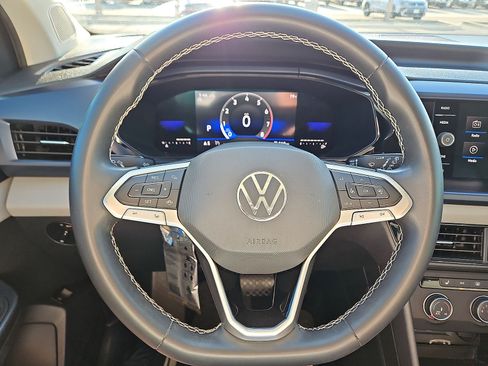 Used 2022 Volkswagen Taos SE FWD image 21