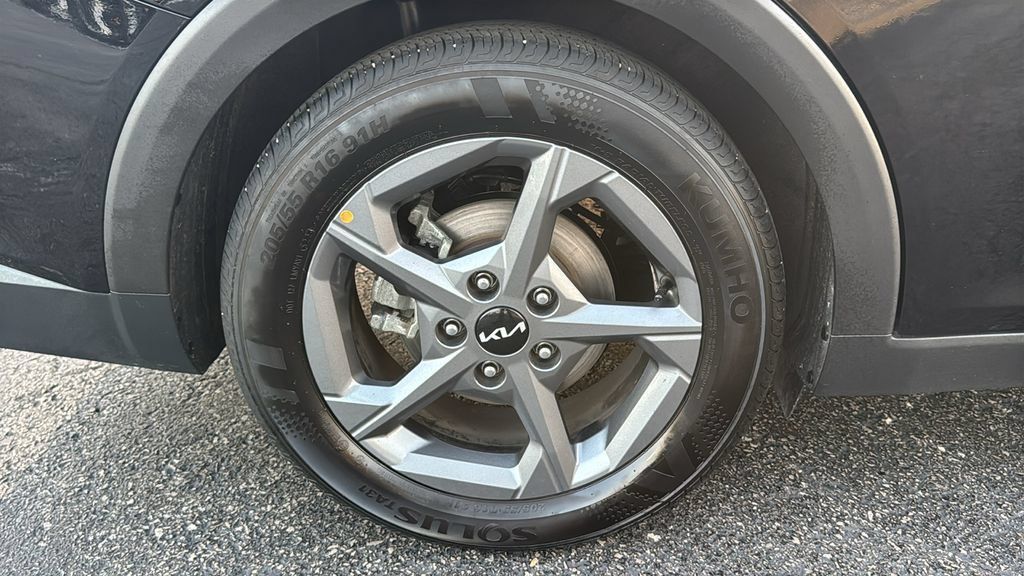 Used 2025 Kia K4 FWD image 8
