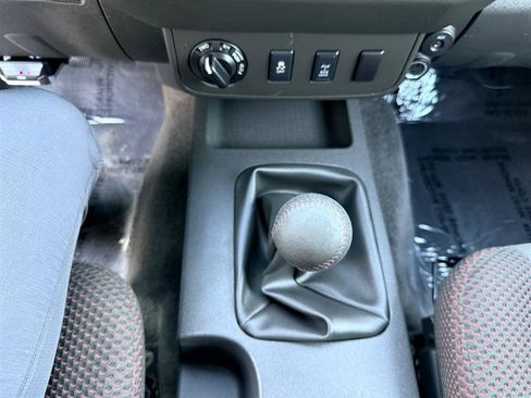 Used 2012 Nissan Frontier PRO-4X AWD/4WD image 30