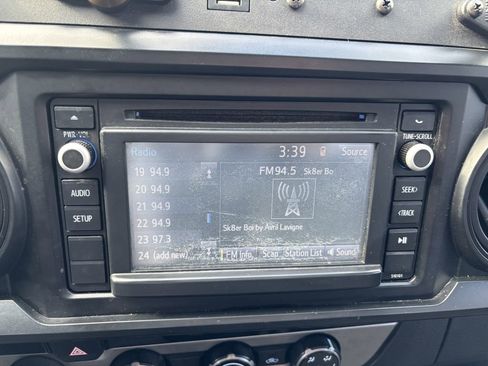 Used 2017 Toyota Tacoma SR w/ SR Convenience Package image 19