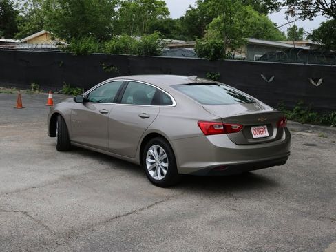 Used 2025 Chevrolet Malibu LT image 3