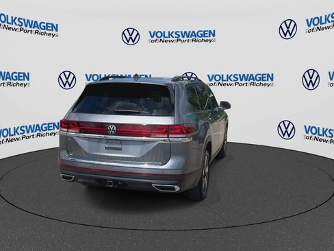 Used 2024 Volkswagen Atlas SE w/ Panoramic Sunroof Package FWD image 7