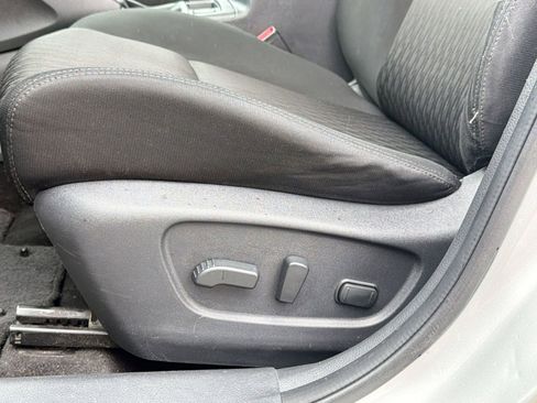 Used 2017 Nissan Rogue SV FWD image 13