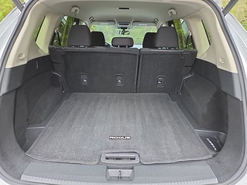 Certified 2025 Nissan Rogue SV FWD image 34