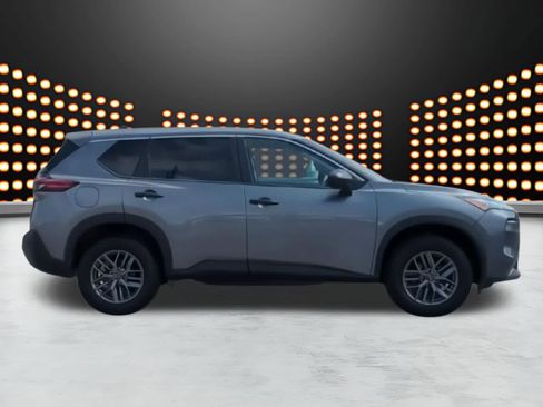 Used 2023 Nissan Rogue S AWD/4WD image 9