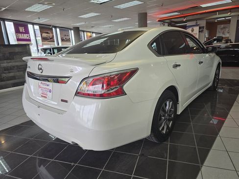 Used 2015 Nissan Altima 2.5 S w/ Special Edition Package FWD image 4