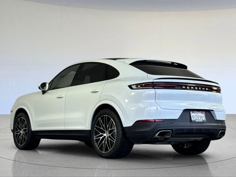 Certified 2025 Porsche Cayenne image 3