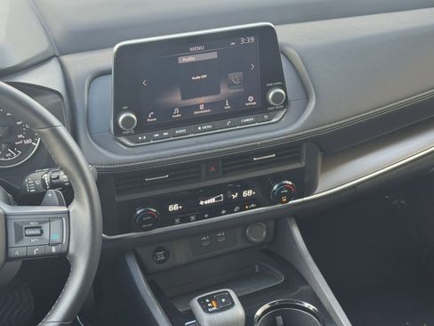 Used 2025 Nissan Rogue SV image 20