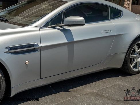 Used 2008 Aston Martin V8 Vantage Coupe RWD image 39