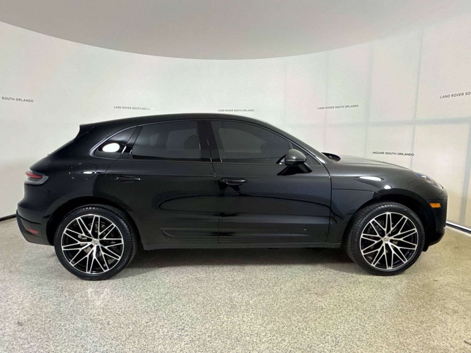 Used 2024 Porsche Macan AWD/4WD image 6