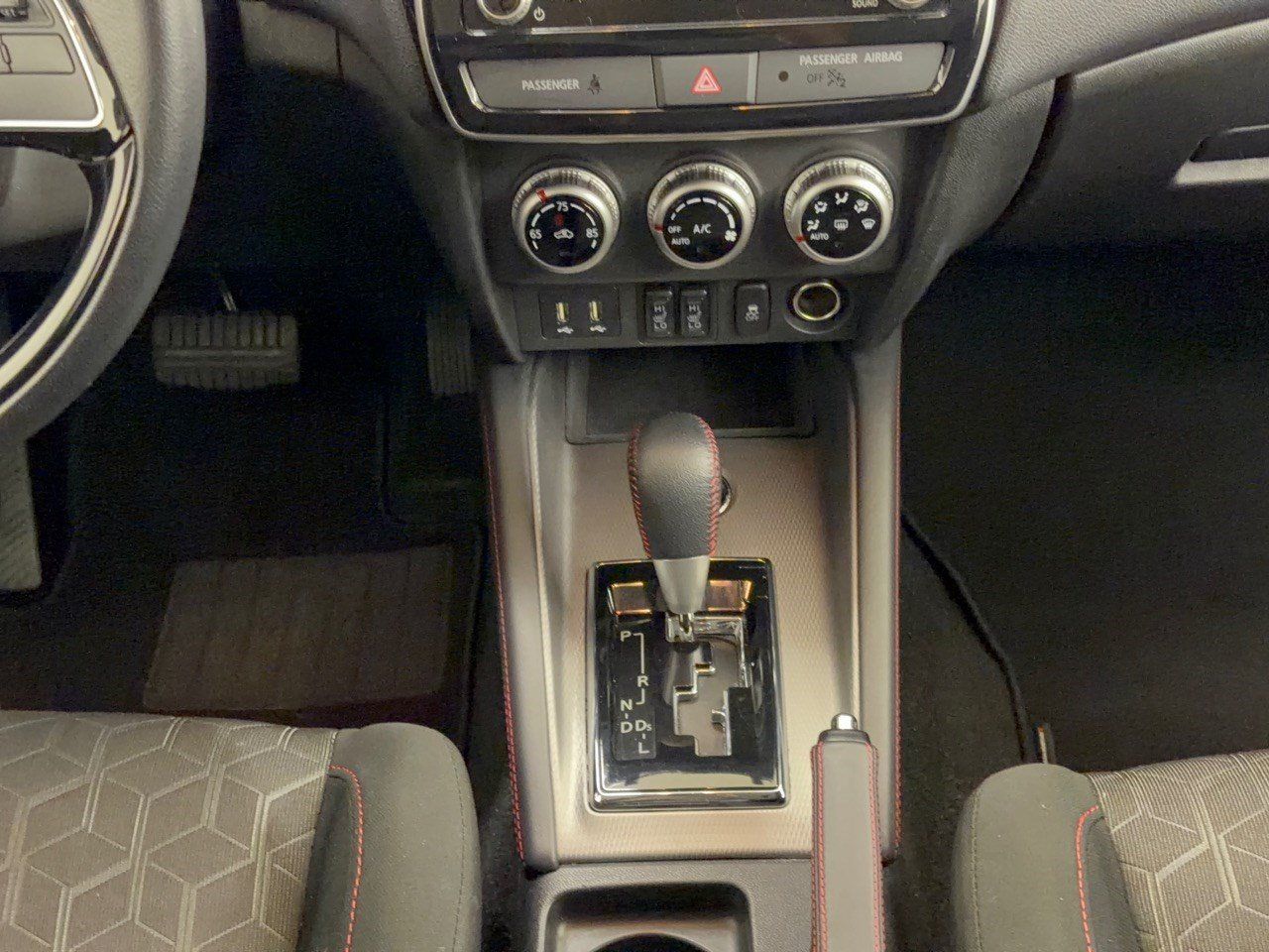 Used 2025 Mitsubishi Outlander Sport LE AWD/4WD image 22