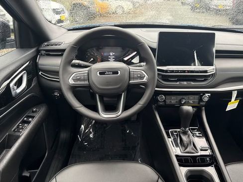 New 2026 Jeep Compass Latitude image 17