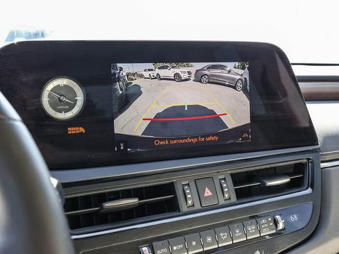 Used 2025 Lexus ES 300h w/ Premium Package FWD image 28