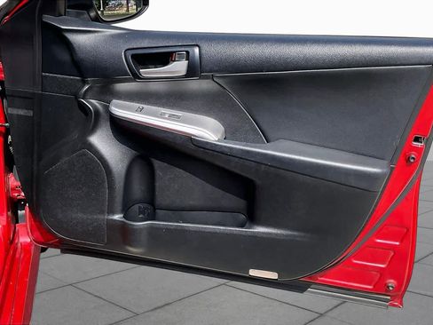 Used 2014 Toyota Camry SE FWD image 22