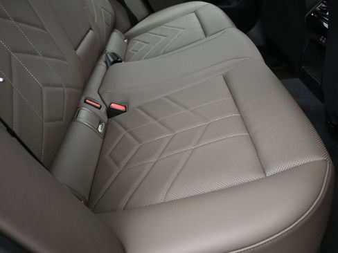 Certified 2025 BMW 530i image 22