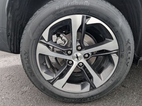 Certified 2024 Chevrolet Trax RS w/ Driver Confidence Package image 12