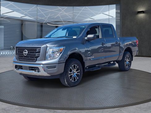 Used 2024 Nissan Titan SV image 2