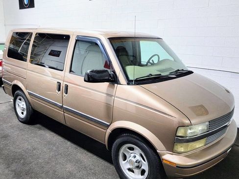 Used 2005 Chevrolet Astro Passenger image 9