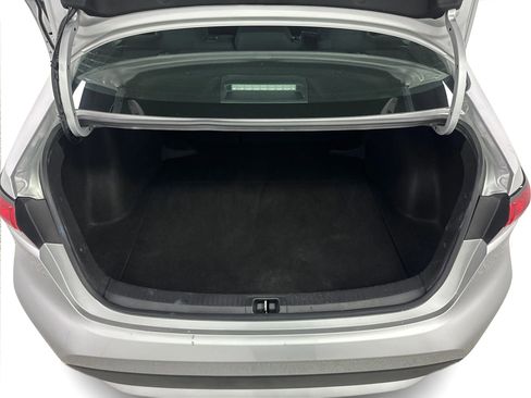 Used 2021 Toyota Corolla LE image 11