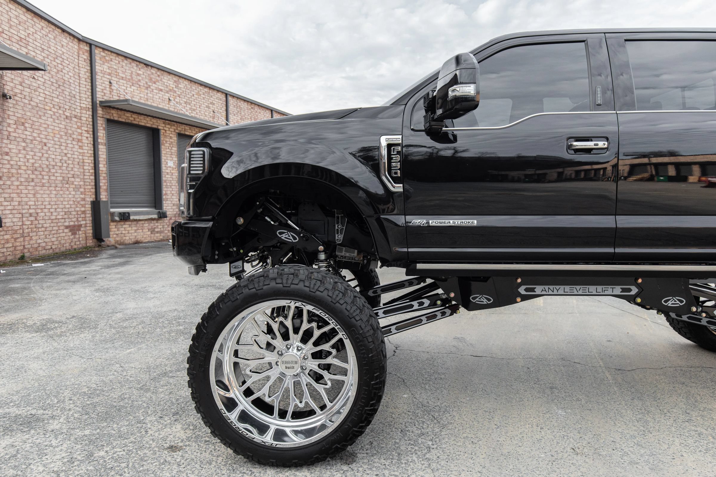 Used 2022 Ford F350 Platinum AWD/4WD image 9