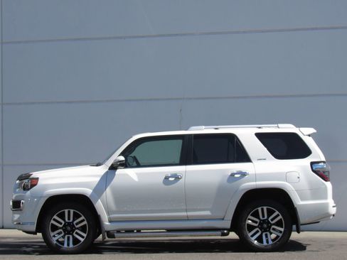 Used 2018 Toyota 4Runner Limited AWD/4WD image 4